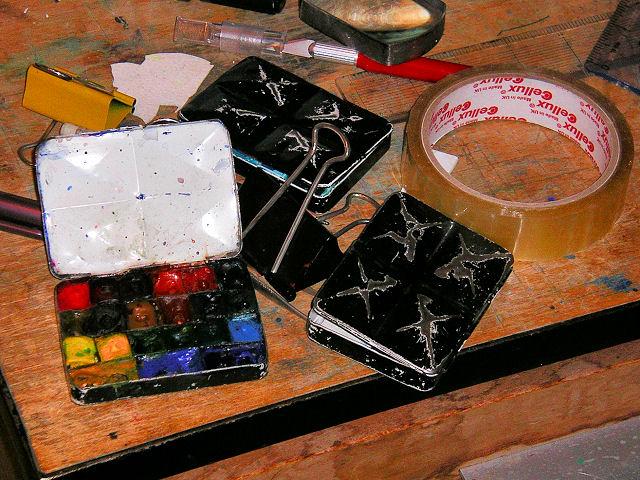 Diminutive Paintboxes (Photograph © 2005 Tony Foster)